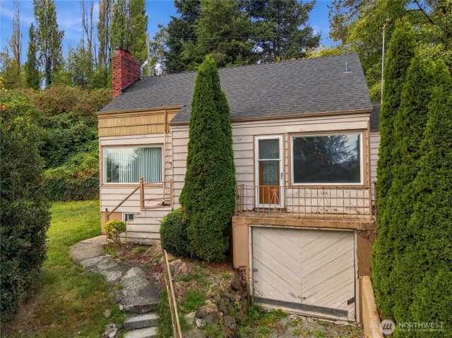 Property photo for 10863 Roseberg Avenue S, Seattle photo 3