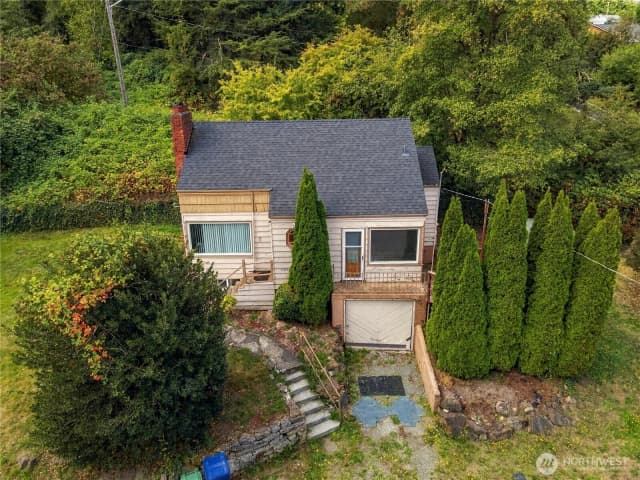 Property photo for 10863 Roseberg Avenue S, Seattle photo 2