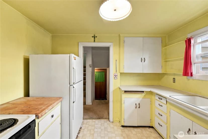 Property photo for 10863 Roseberg Avenue S, Seattle photo 7