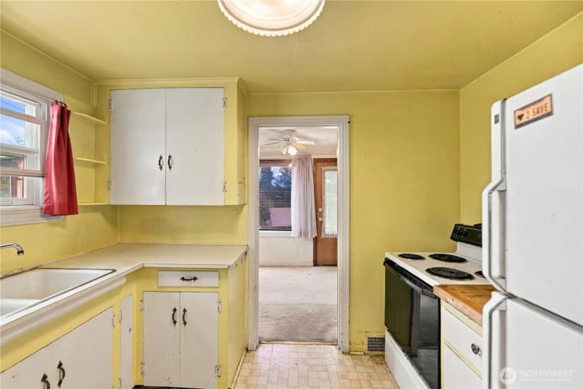 Property photo for 10863 Roseberg Avenue S, Seattle photo 8
