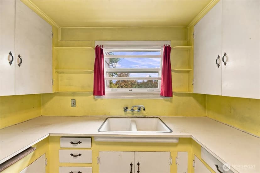 Property photo for 10863 Roseberg Avenue S, Seattle photo 9
