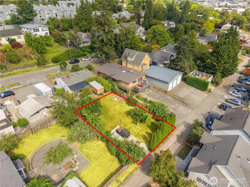 Property photo for 3812 24th Avenue W, Seattle photo 4