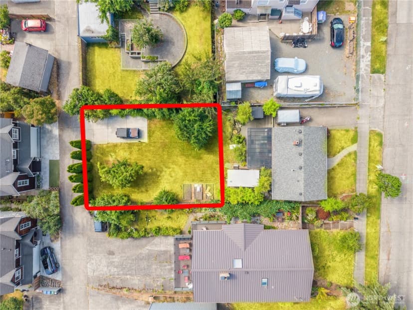 Property photo for 3812 24th Avenue W, Seattle photo 2
