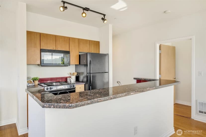 Property photo for 668 S Lane Street #704, Seattle photo 13