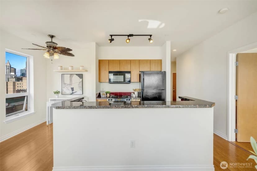 Property photo for 668 S Lane Street #704, Seattle photo 15