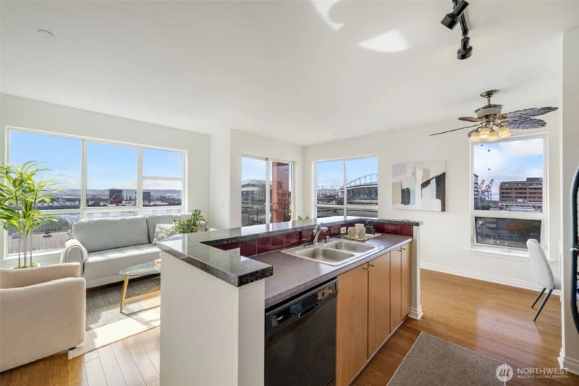 Property photo for 668 S Lane Street #704, Seattle photo 14