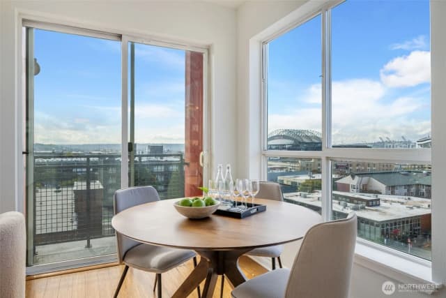 Property photo for 668 S Lane Street #704, Seattle photo 2