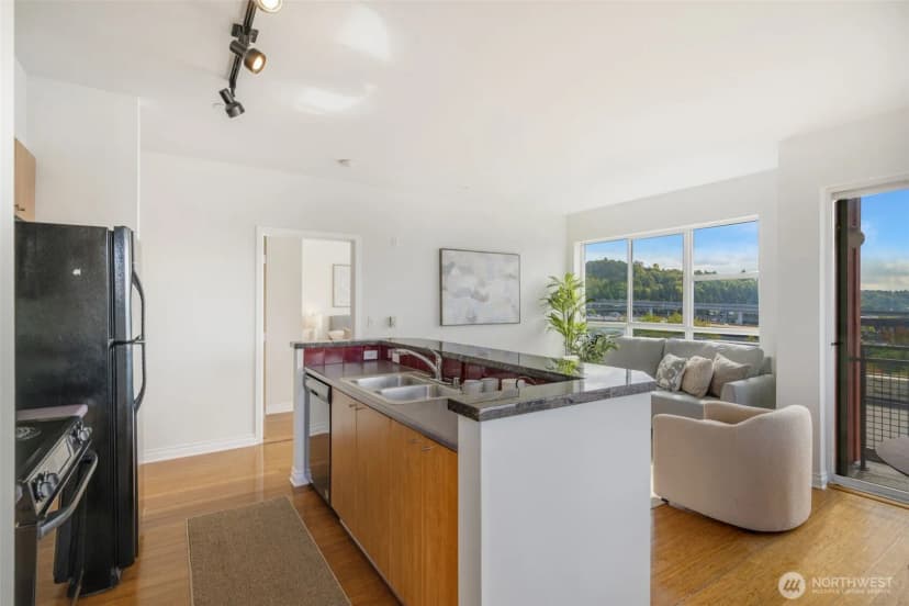 Property photo for 668 S Lane Street #704, Seattle photo 17