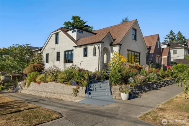 Property photo for 3302 E Pine Street, Seattle photo 2