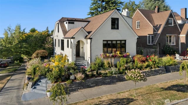 Property photo for 3302 E Pine Street, Seattle