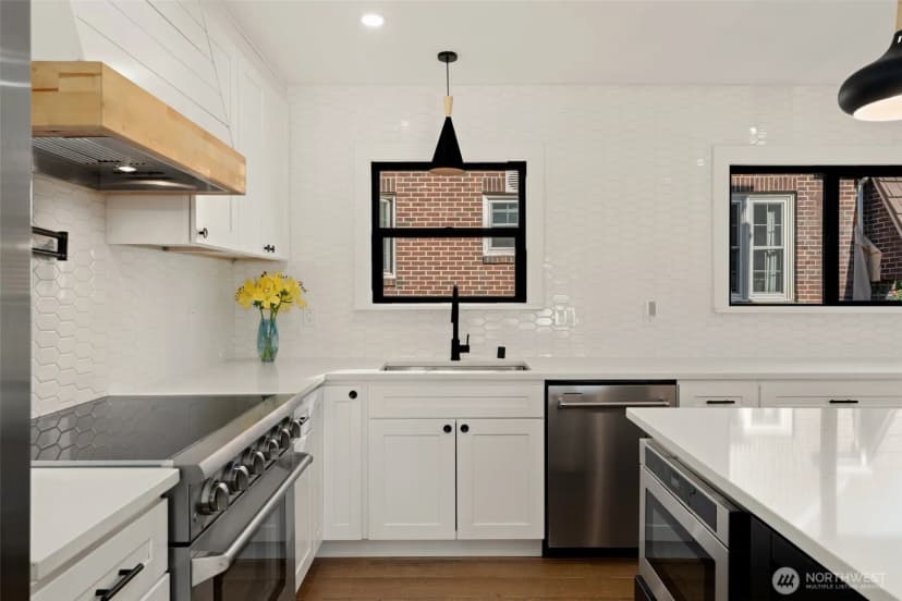 Property photo for 3302 E Pine Street, Seattle photo 6