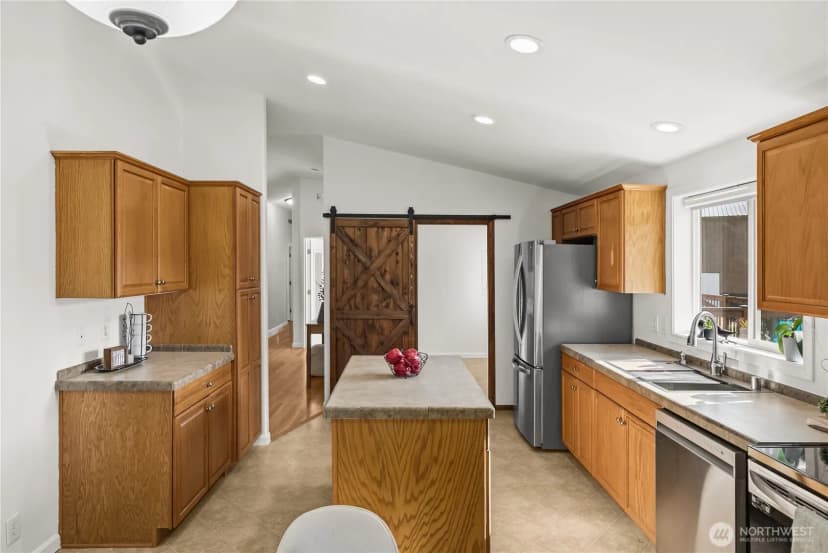 Property photo for 31514 12th Avenue Ct E, Roy photo 11