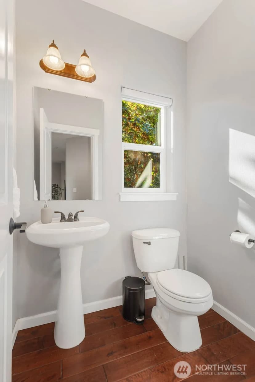 Property photo for 1701 Queen Ct Ne, Renton photo 7