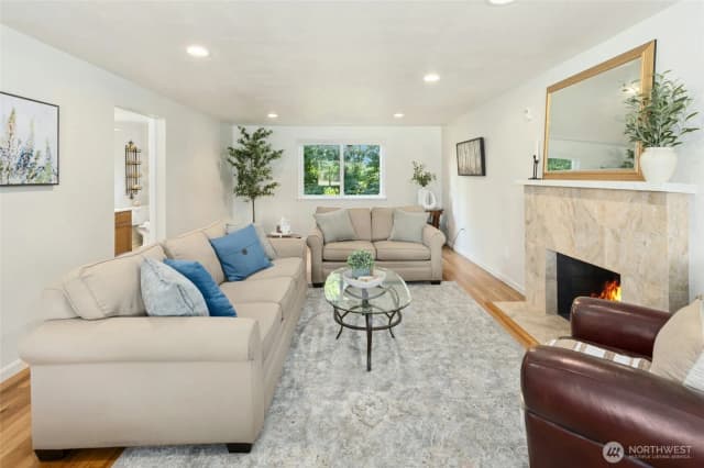 Property photo for 12406 Se 47th Street, Bellevue photo 3