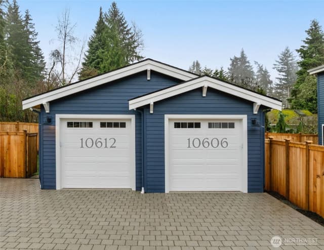 Property photo for 10612 Ne 54th Lane, Kirkland photo 3