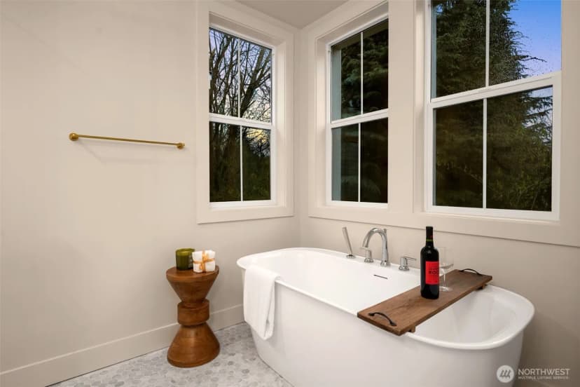 Property photo for 10612 Ne 54th Lane, Kirkland photo 19