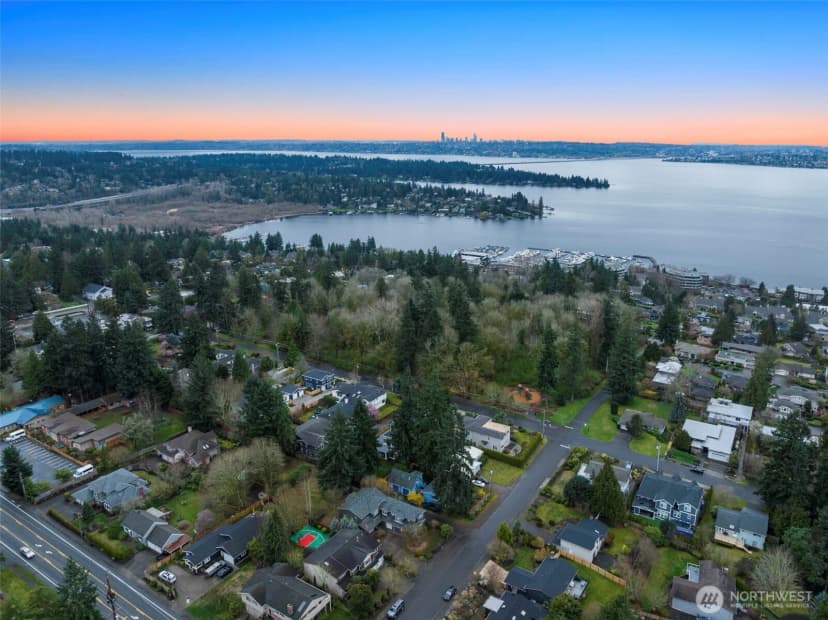 Property photo for 10612 Ne 54th Lane, Kirkland photo 40
