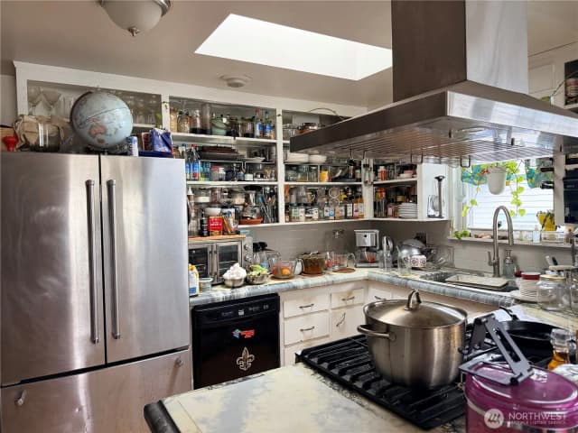 Property photo for 8629 16th Avenue Sw, Seattle photo 3