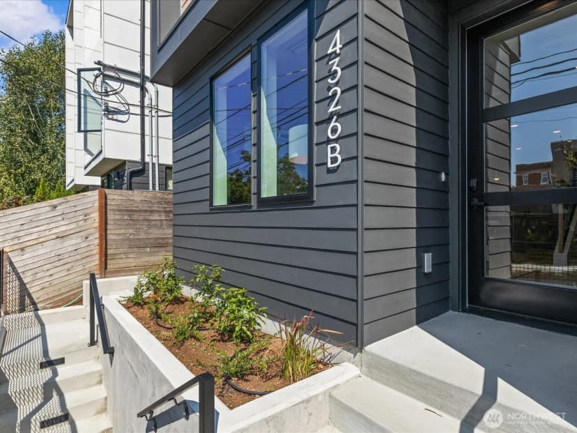 Property photo for 4326 Woodlawn Avenue N #b, Seattle photo 23