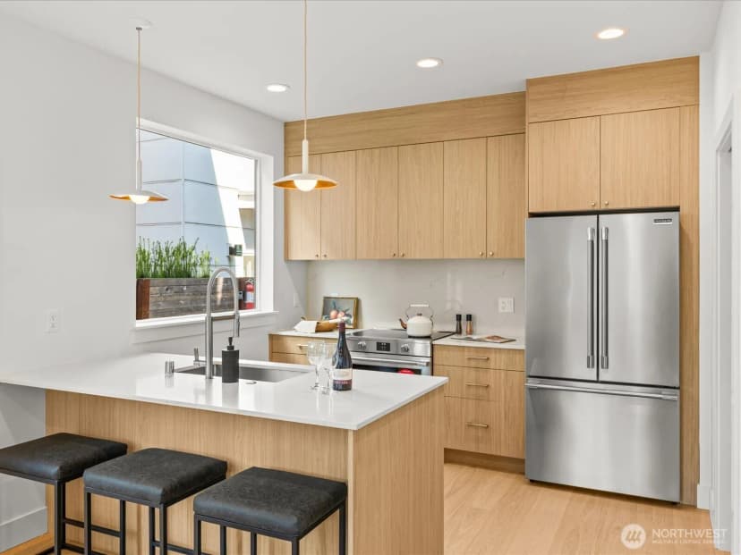 Property photo for 4326 Woodlawn Avenue N #b, Seattle photo 9