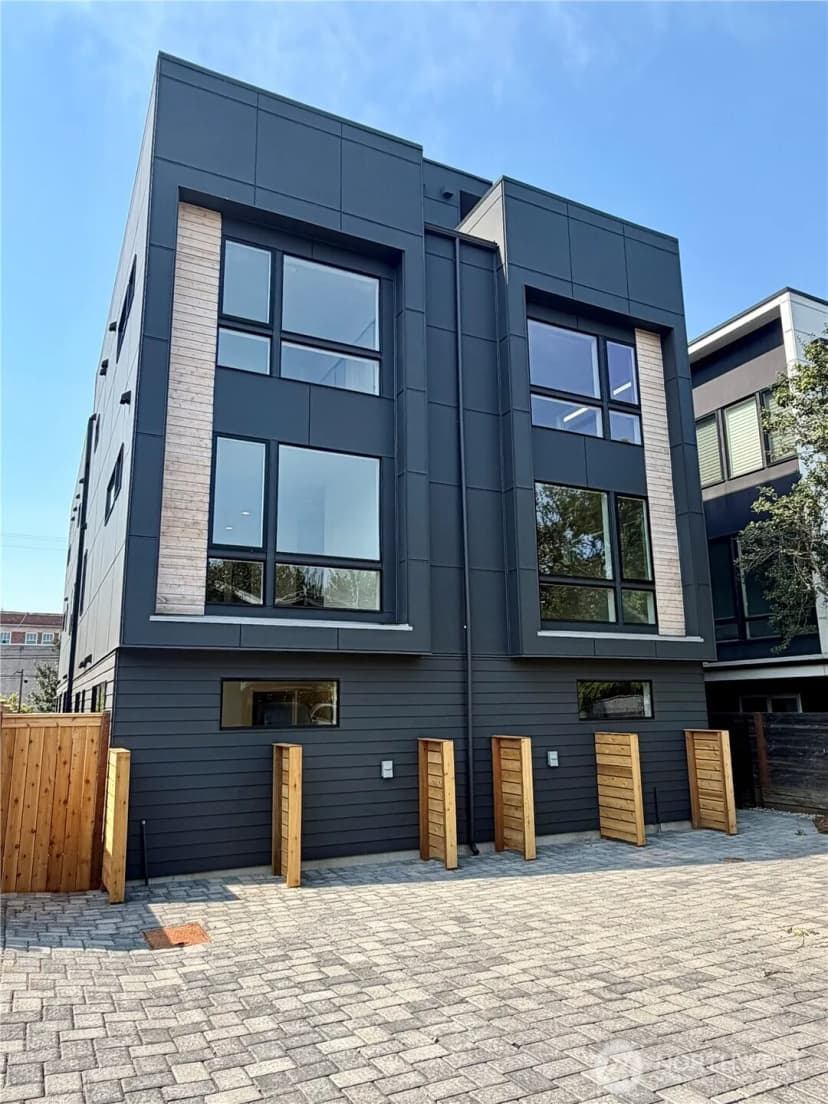 Property photo for 4326 Woodlawn Avenue N #b, Seattle photo 25