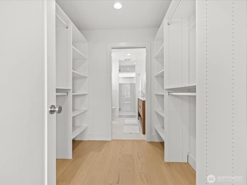 Property photo for 4326 Woodlawn Avenue N #b, Seattle photo 15