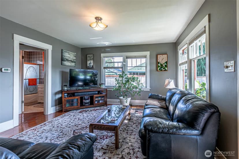 Property photo for 4011 S Wright Avenue, Tacoma photo 11