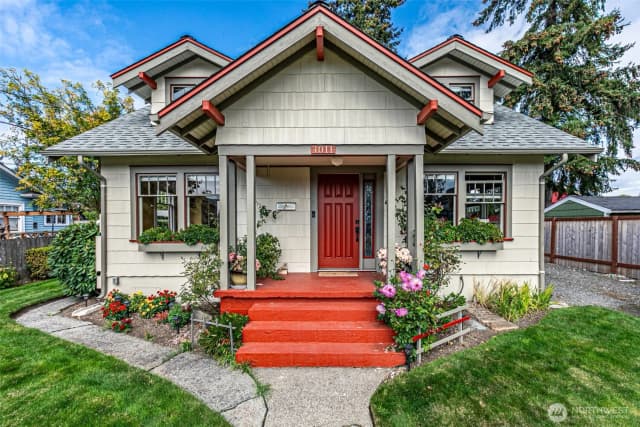 Property photo for 4011 S Wright Avenue, Tacoma photo 2