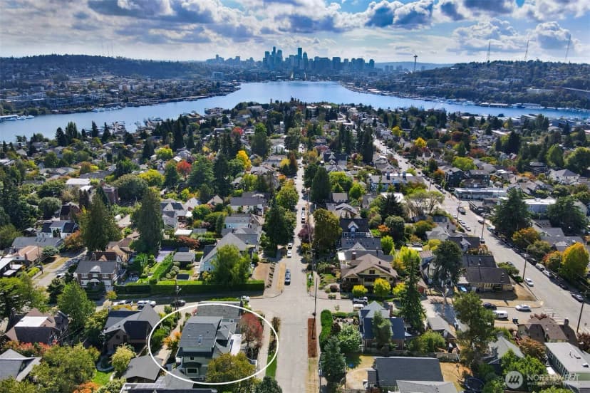 Property photo for 4106 Burke Avenue N, Seattle photo 34