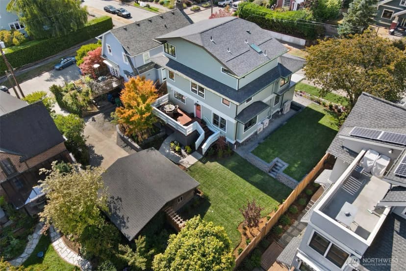 Property photo for 4106 Burke Avenue N, Seattle photo 31