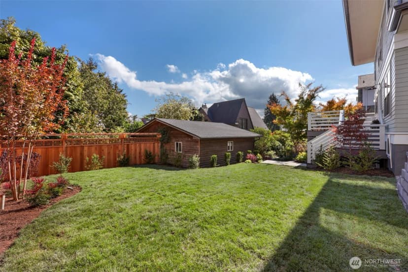 Property photo for 4106 Burke Avenue N, Seattle photo 28