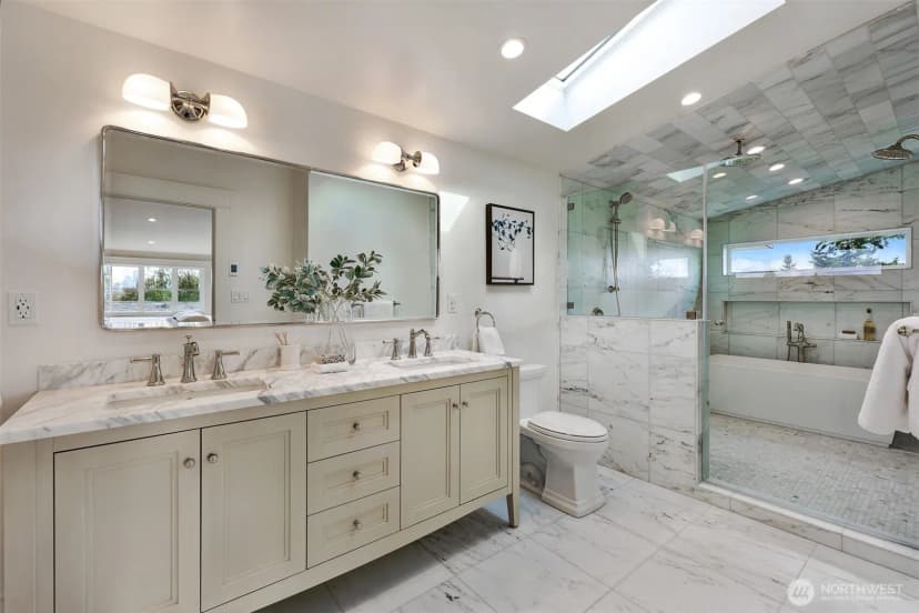 Property photo for 4106 Burke Avenue N, Seattle photo 13