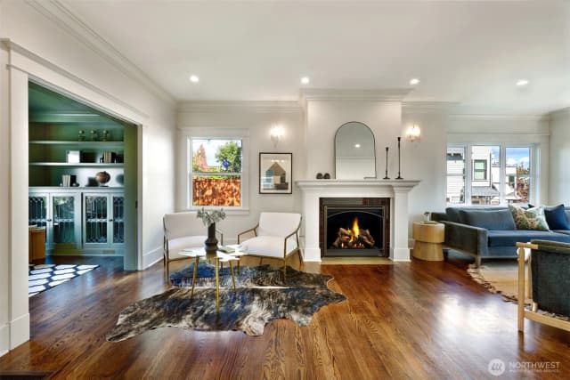 Property photo for 4106 Burke Avenue N, Seattle photo 4