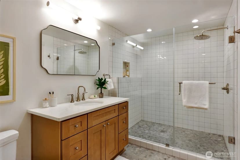 Property photo for 4106 Burke Avenue N, Seattle photo 25