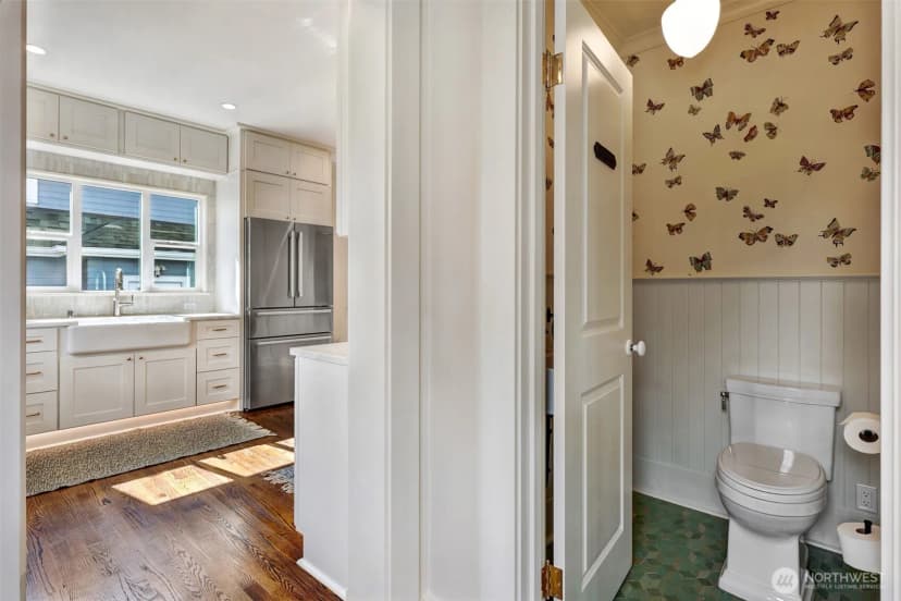 Property photo for 4106 Burke Avenue N, Seattle photo 9