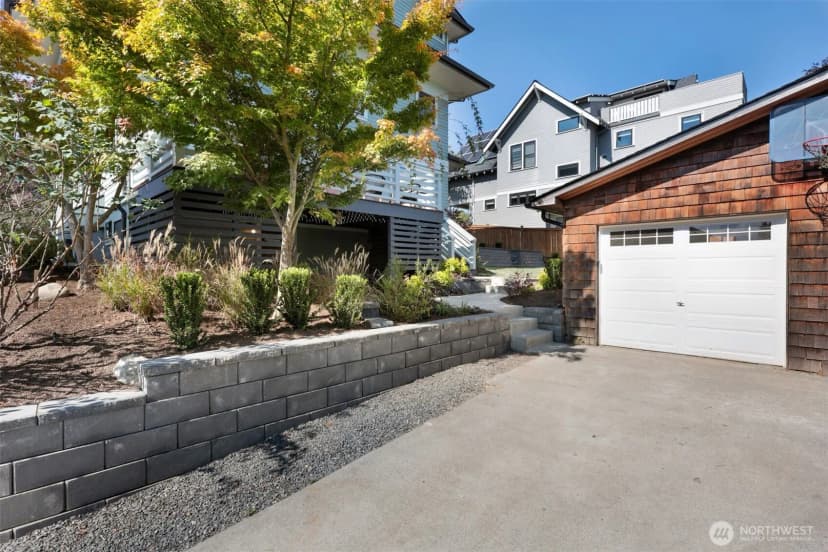 Property photo for 4106 Burke Avenue N, Seattle photo 30