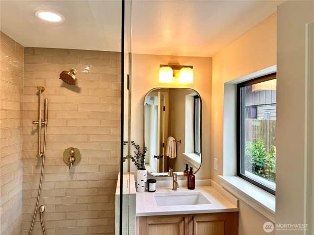 Property photo for 306 Daley Street, Edmonds photo 5