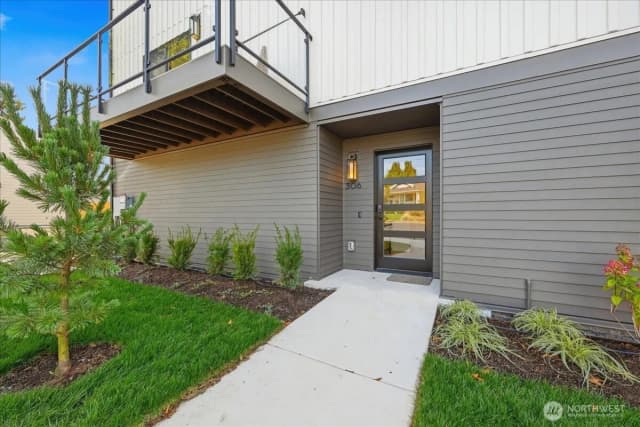 Property photo for 306 Daley Street, Edmonds photo 2