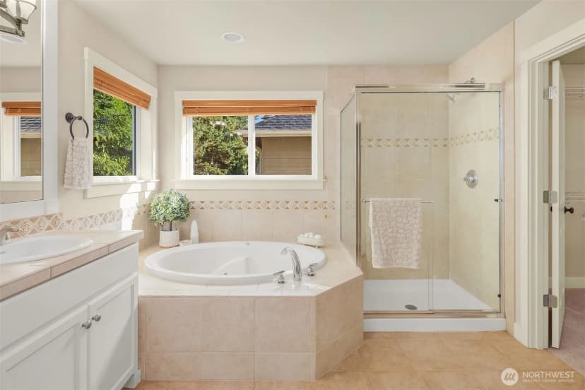 Property photo for 8642 Ne 123rd Place, Kirkland photo 22