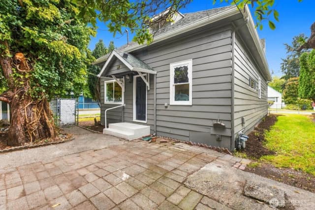 Property photo for 501 Smithers Avenue S, Renton