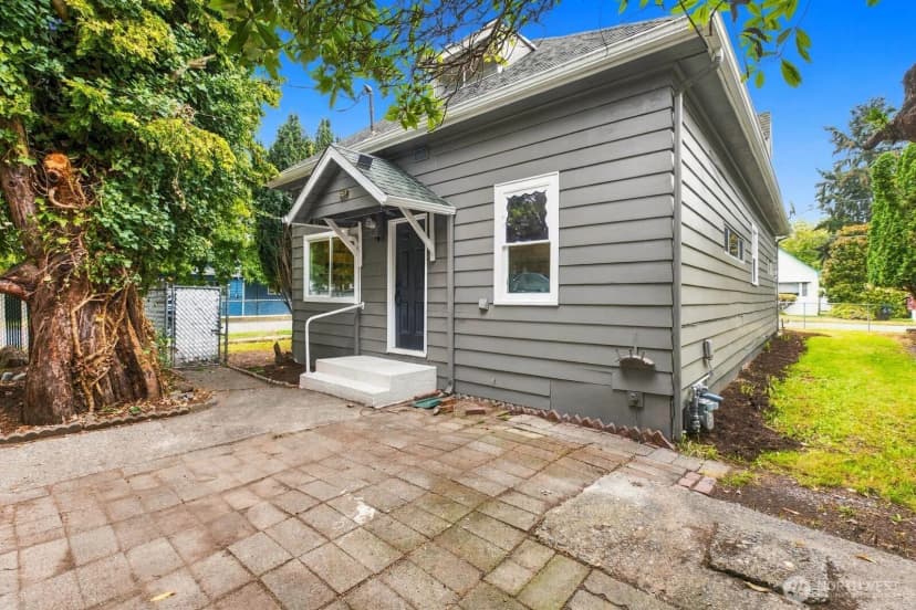 Property photo for 501 Smithers Avenue S, Renton