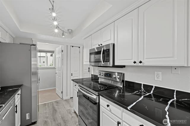 Property photo for 10014 Ne 122nd Street #d, Kirkland photo 5