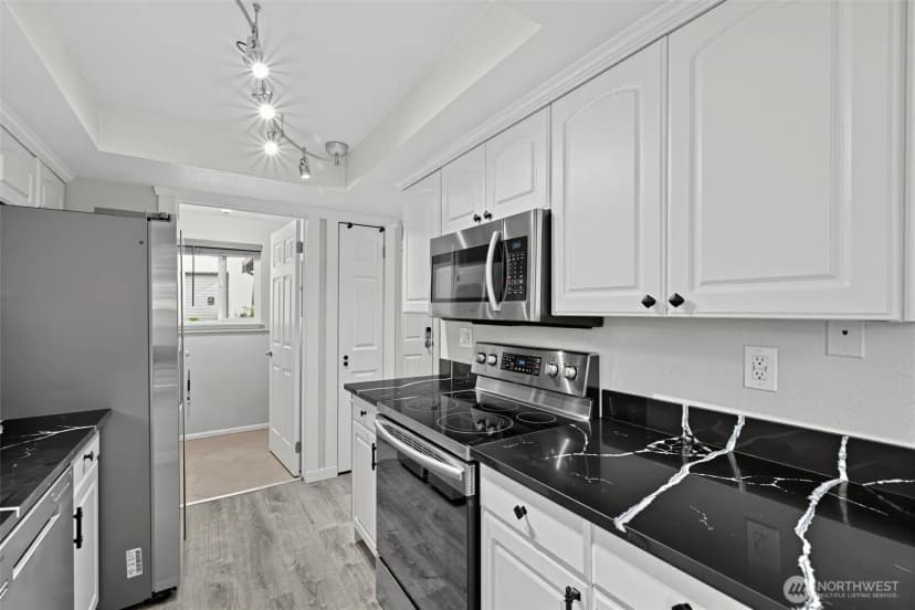 Property photo for 10014 Ne 122nd Street #d, Kirkland photo 5