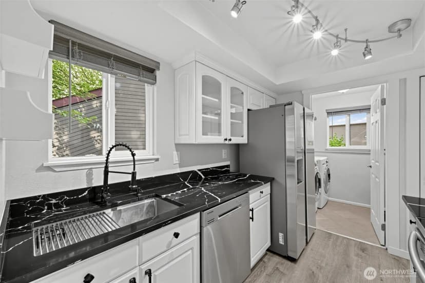 Property photo for 10014 Ne 122nd Street #d, Kirkland photo 4