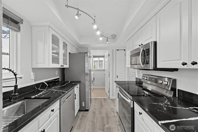 Property photo for 10014 Ne 122nd Street #d, Kirkland photo 3