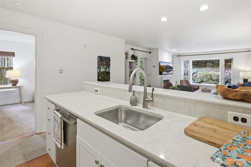 Property photo for 215 20th Avenue E #105, Seattle photo 10