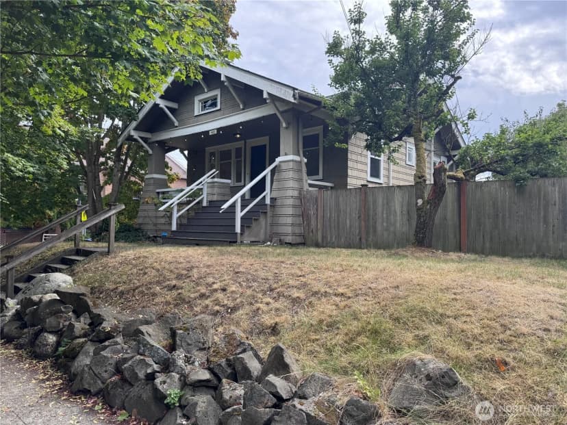 Property photo for 423 N 50th Street, Seattle photo 2