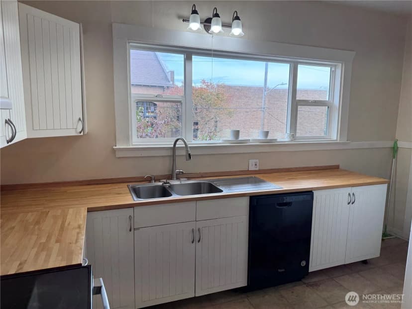 Property photo for 423 N 50th Street, Seattle photo 12
