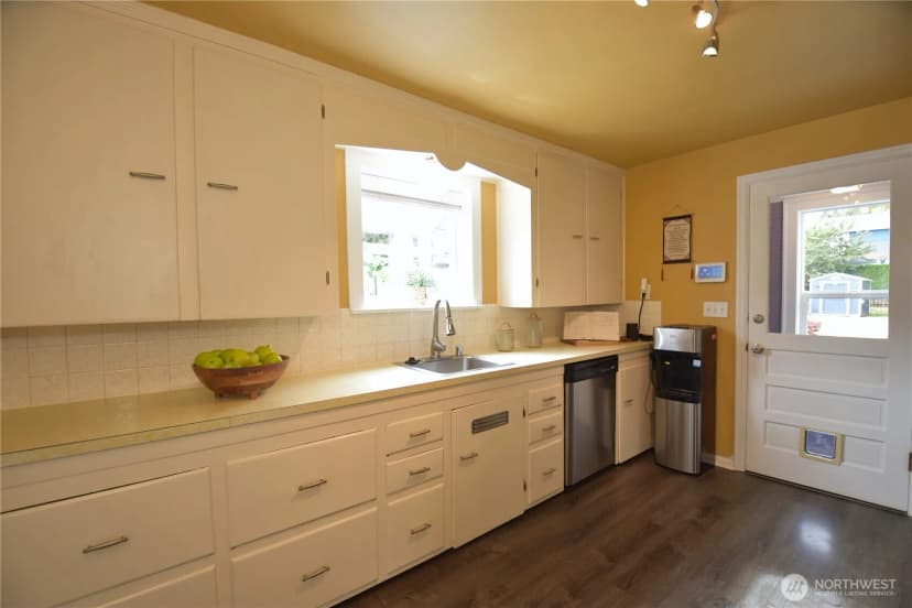 Property photo for 12537 19th Avenue Ne, Seattle photo 11