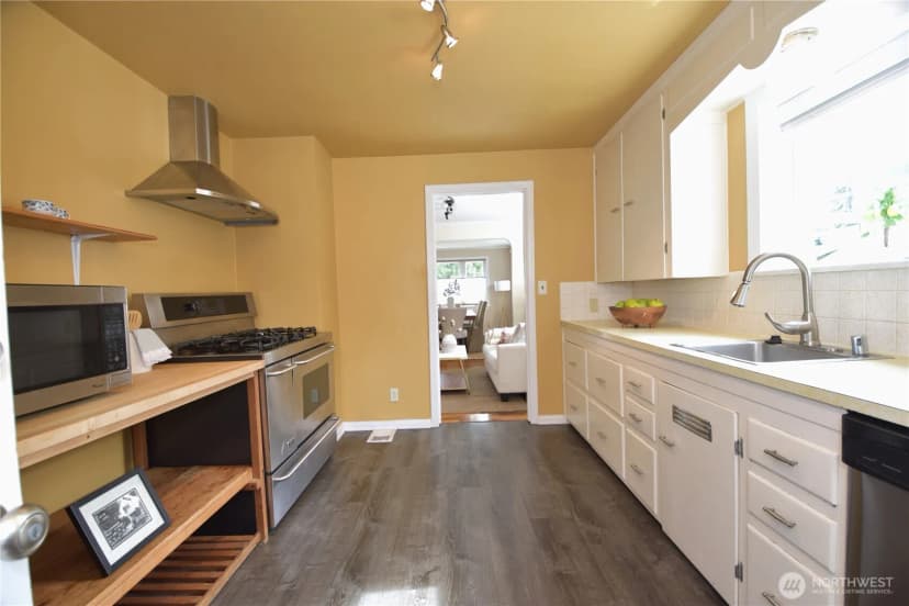 Property photo for 12537 19th Avenue Ne, Seattle photo 13